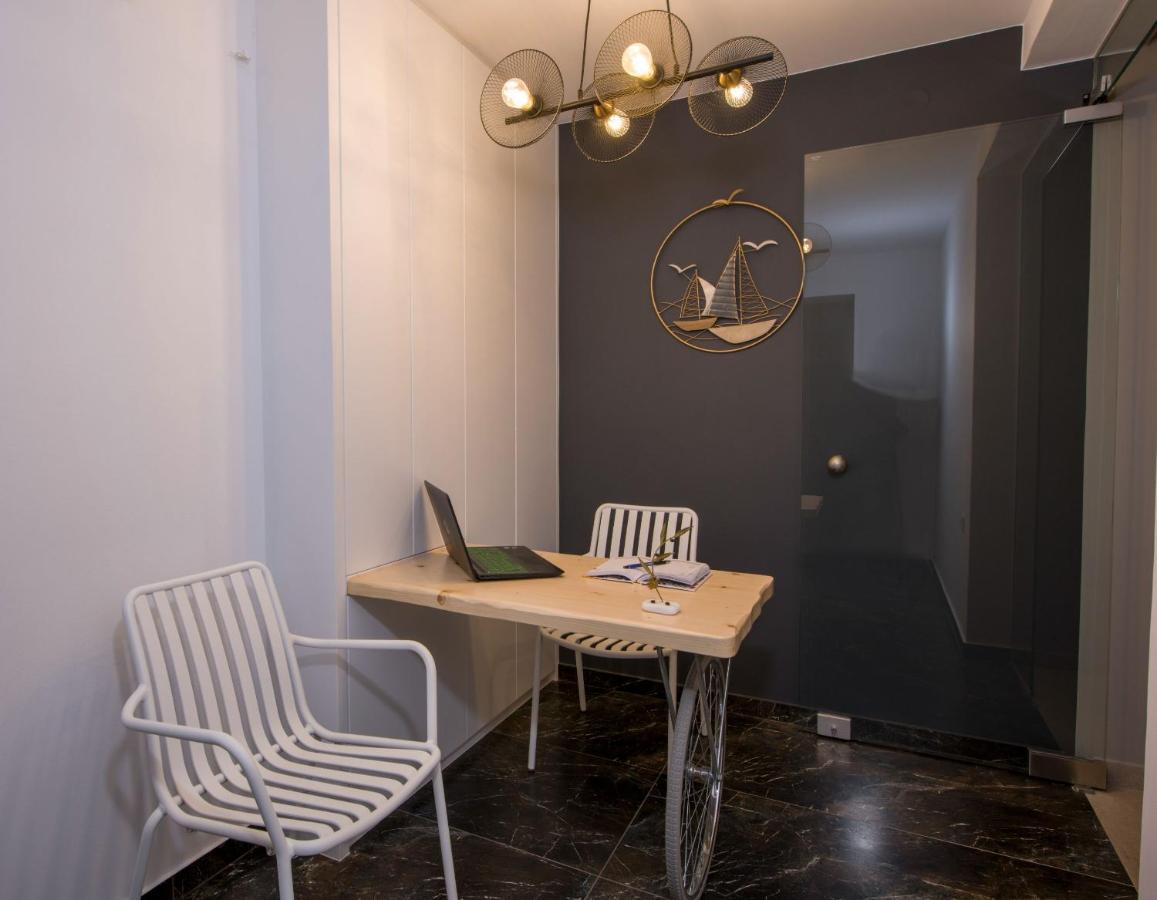 Appartamento Eleanthi Modern Living Galatás Esterno foto